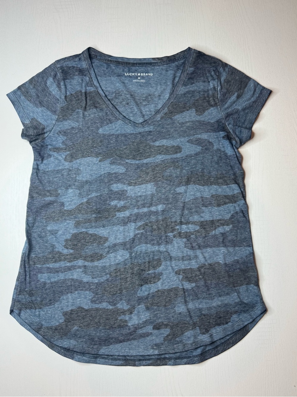 Lucky Brand Blue Camo V-Neck Tee Short Sleeve M